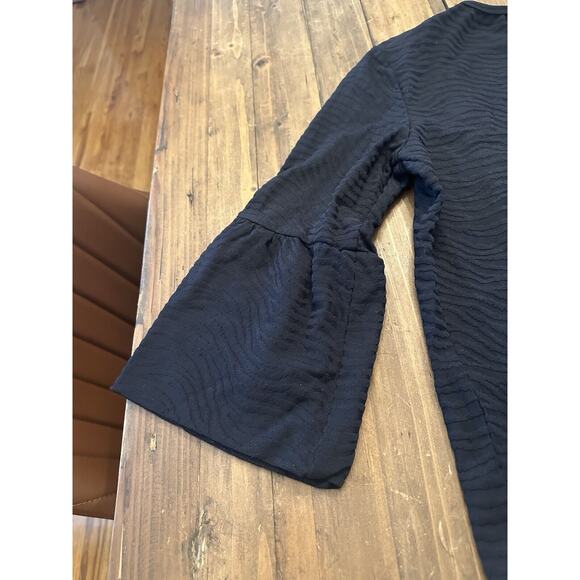 J McLaughlin Black Size Medium Top Textured Animal Print Bell Sleeves - Picture 10 of 14